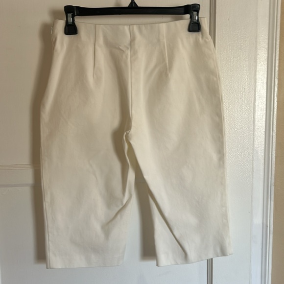 Alfani stretch Bermuda shorts. White. Size 2 - Picture 4 of 4